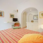 La Piccola, Capri