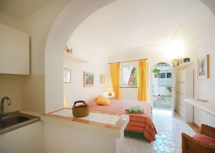 La Piccola, Capri